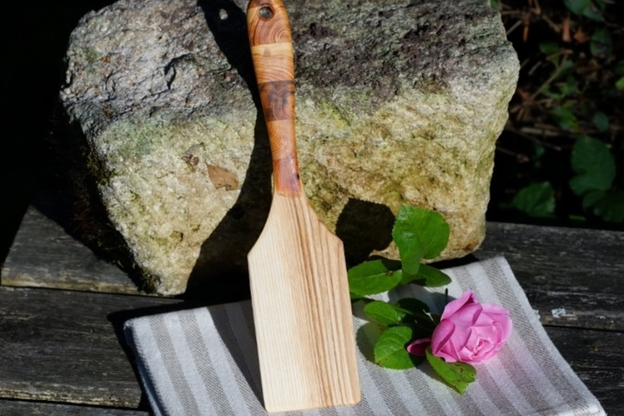 Nachhaltige Tassenuntersetzer aus Holz im nordischen Look