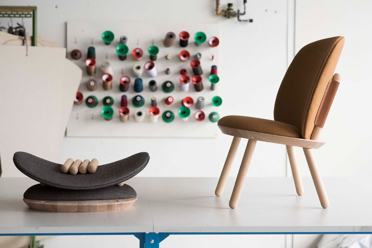 Lounge-Sessel aus Holz mit Stoffbezug nordisches Design