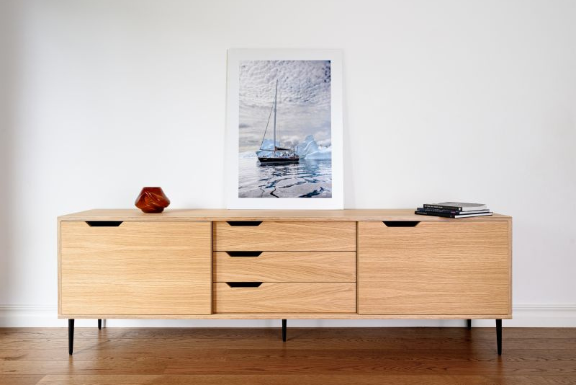 Sideboard Nobel mit Schubladen und Türen - skandinavisches Design