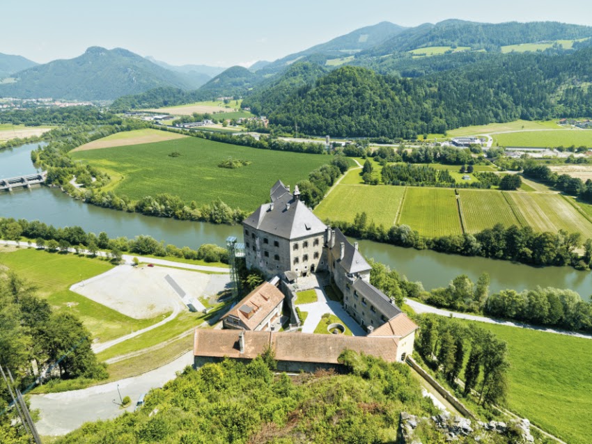 Burg_Rabenstein_Panorama_7.jpg