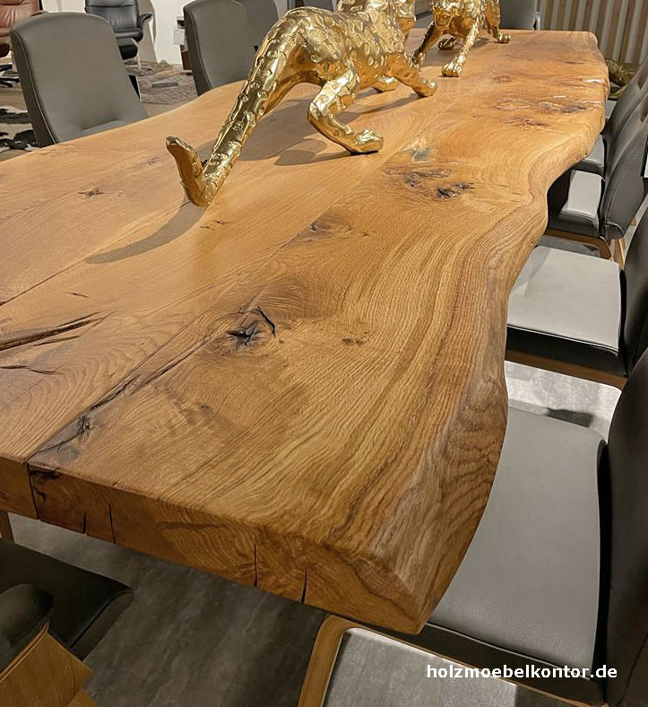 Tisch mit Baumkante - 7cm massive Eichentischplatte