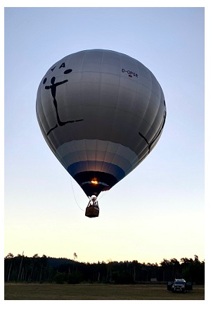 Heißluftballonfahrt bei Sonnenuntergang
